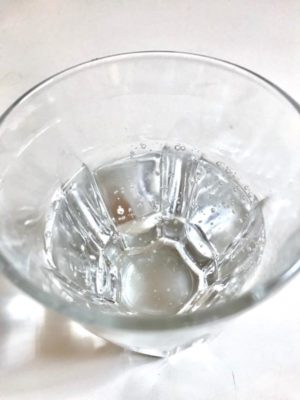 シャトレーゼ　つぶつぶ果実のキウイバー炭酸水