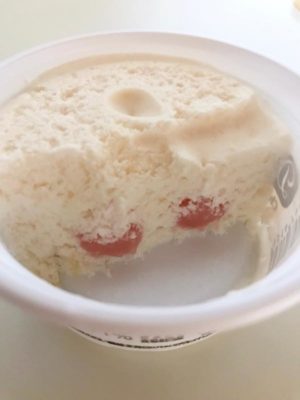 シャトレーゼ　DESSERT氷クリーム仕立て　山梨県産白桃　ヨーグルト風味ソース